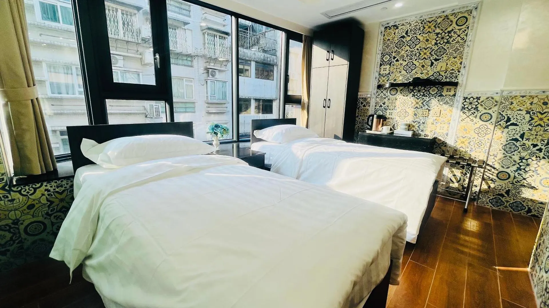 Hou Kong Boutique Hostel contacts